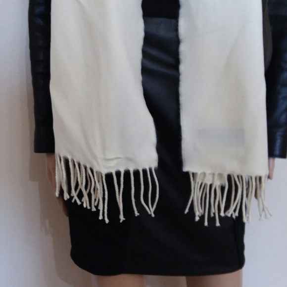 Cashmere White Cream  Scarf Hand Taylored - Picture 3 of 6